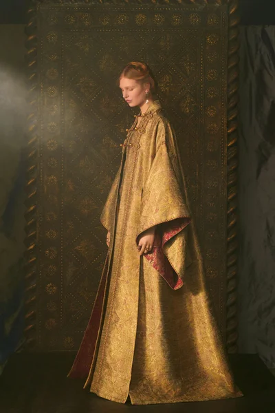 Look 16